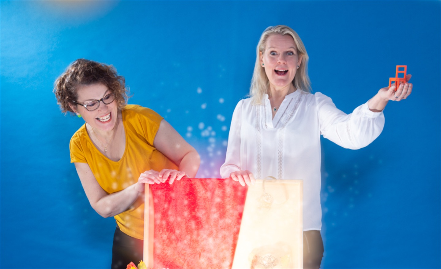 Dramapedagogerna Camilla och Jenni