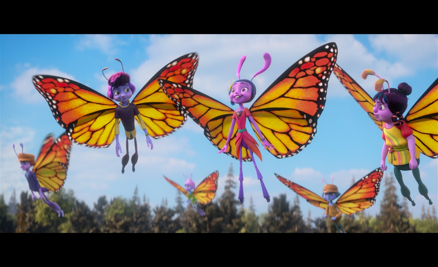 Sex färgglada fjärilar med lila hudton. Fyra av dem flyger, två står på marken. 