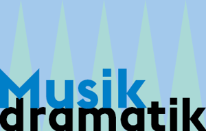 Grafisk bild med ordet Musikdramatik på en bakgrund med olika färgfält.