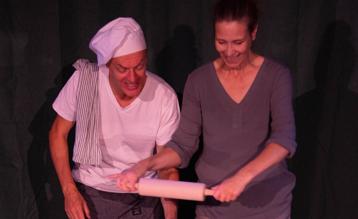 Bullekungen börjar som en oskyldig lek men blir till en maktlek med kavling och tufa utmaningar.