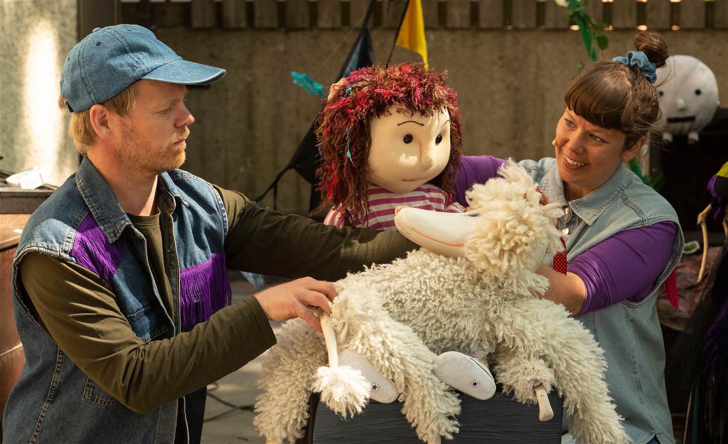 David Skogman och Martina Grimstedt är dockspelare i Dockornas variete