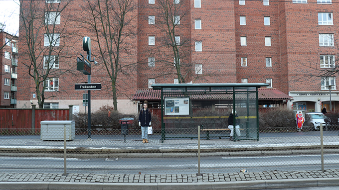 Busshållplats sedd från långt håll