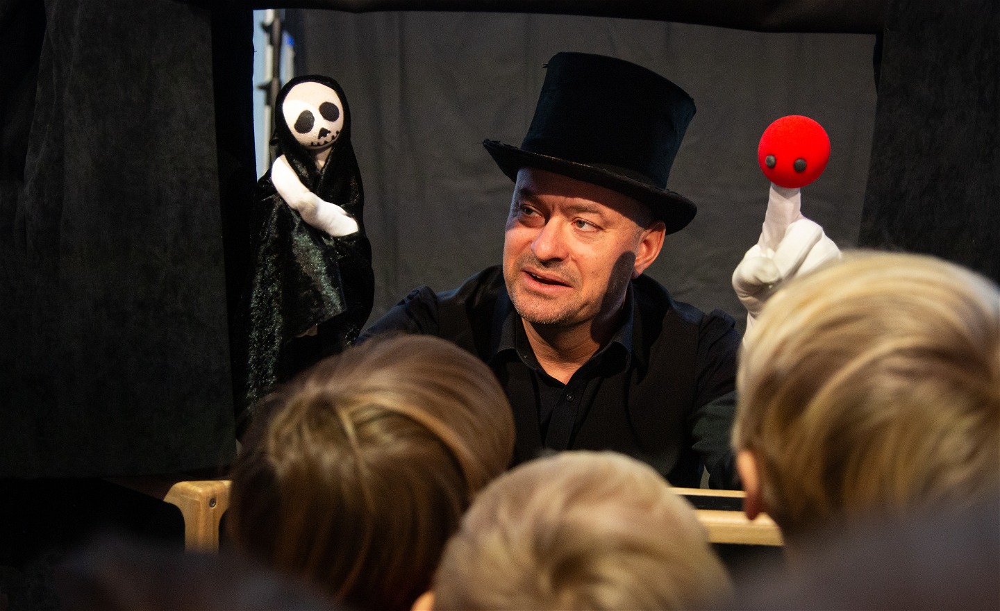 Marionetteatern Handsken är lös, premiär 11 jan 2026