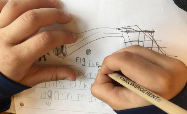 Ett barn skriver en dikt