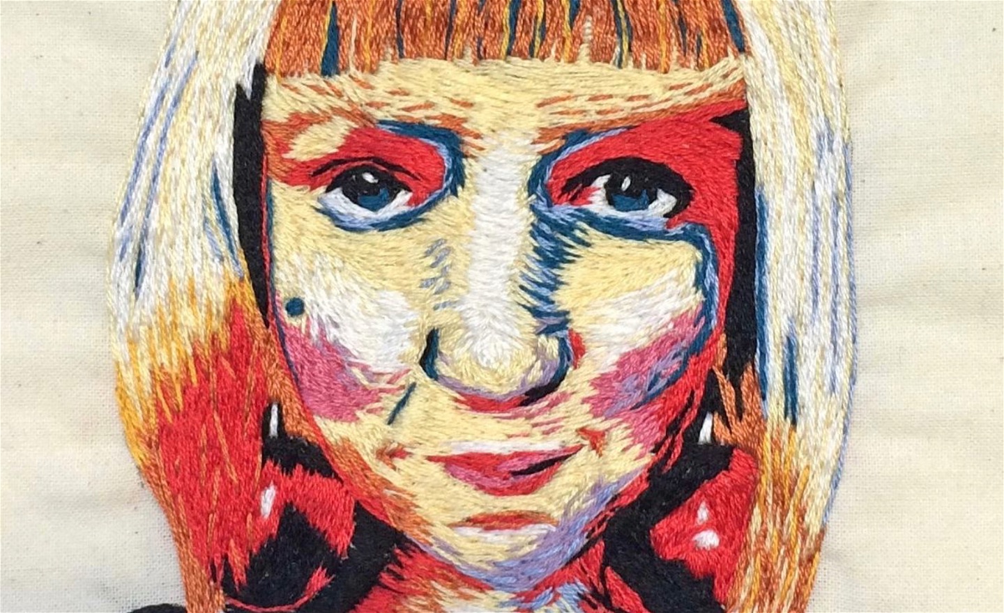 Ett broderat porträtt av Maja Stjärna