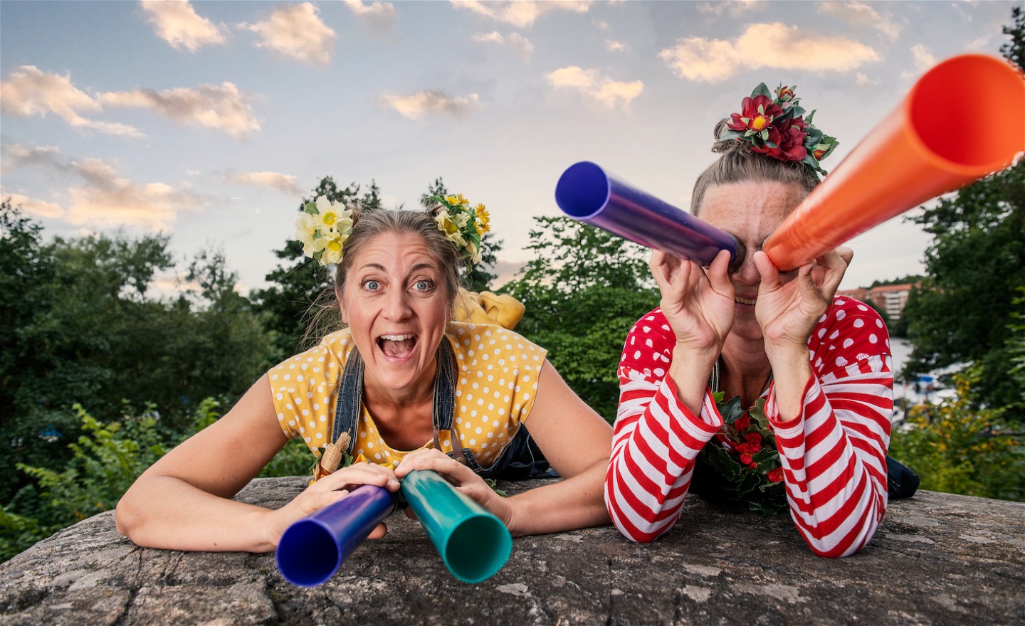 Geggamojja-Maja och Rena-Lena spanar