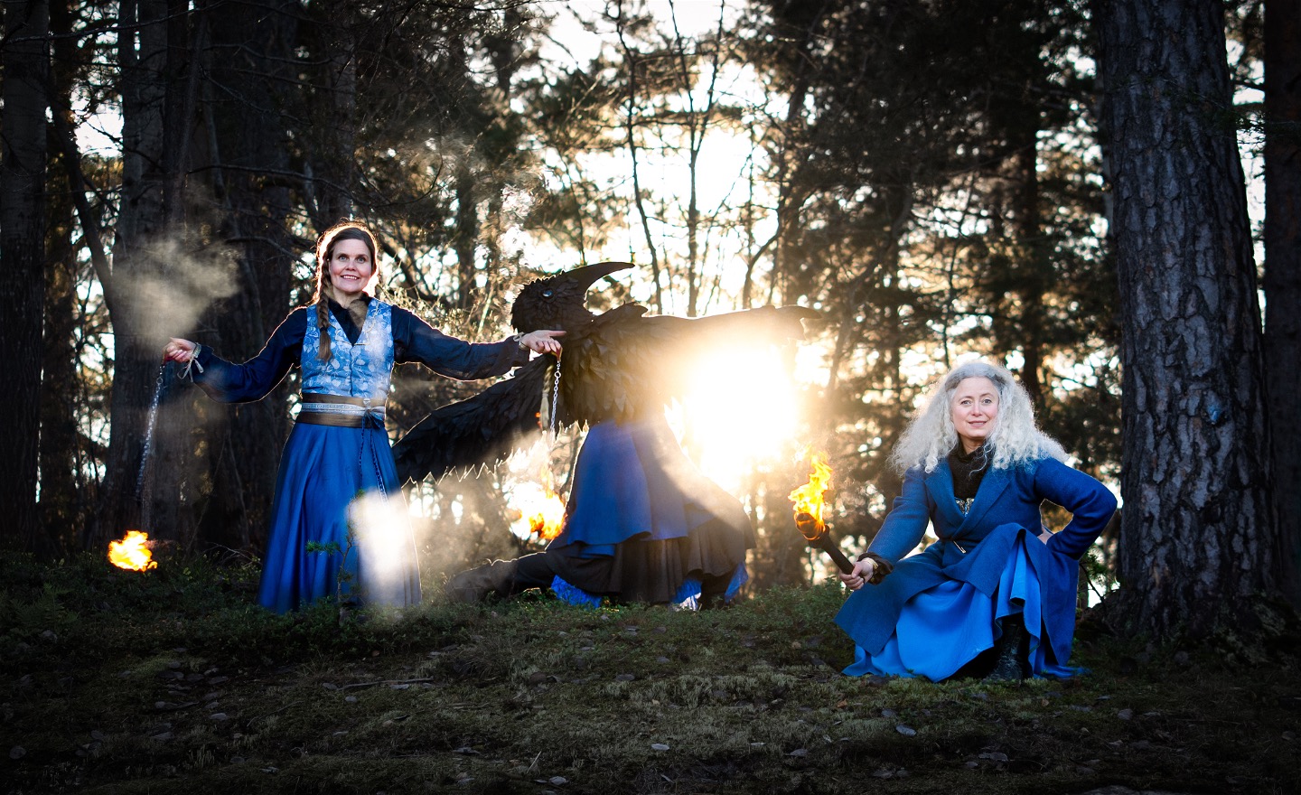 En korp och två skådespelare