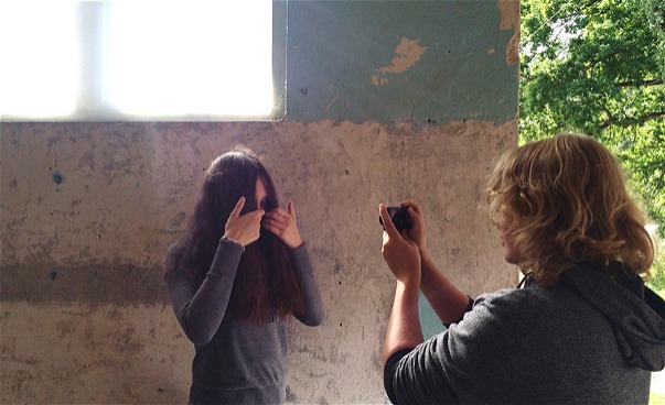 Elever som fotograferar