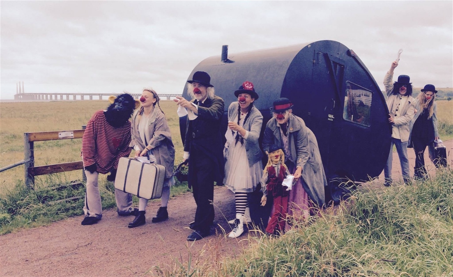 Cirkusfamiljen med sin vagn