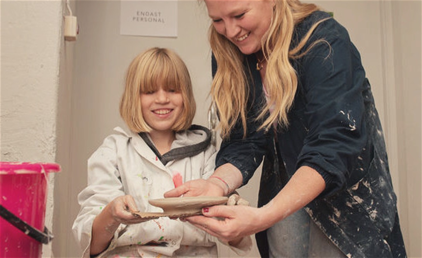 Lärare och elev drejar