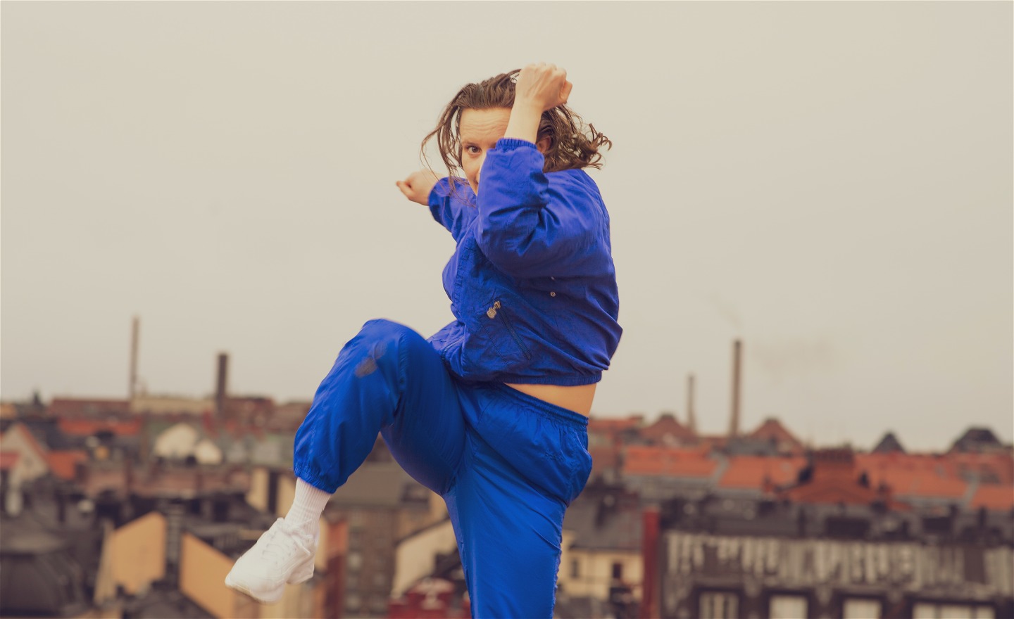 Dansaren Ellen Söderhult gör ett gympamove