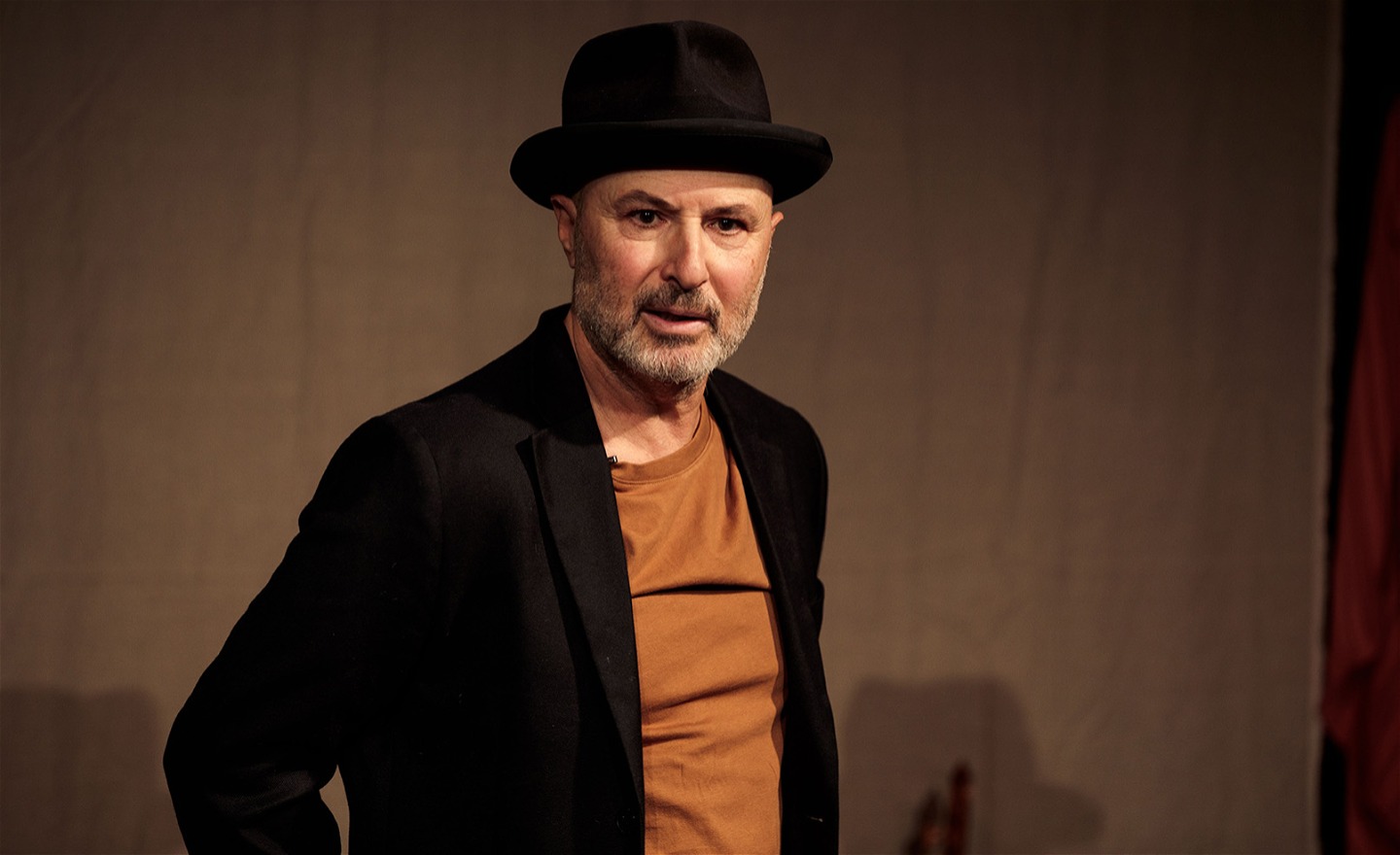 Fikret i rollen som sin pappa